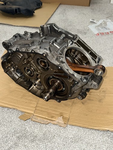 Engine crankcases crankshaft