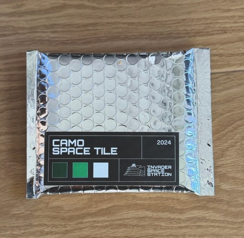 Invader camo space tile green