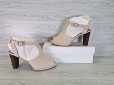 Clarks Narrative Kendra Charm