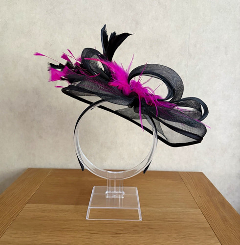 Black pink feather - black,