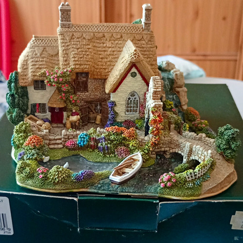 Lilliput lane hand - lane,