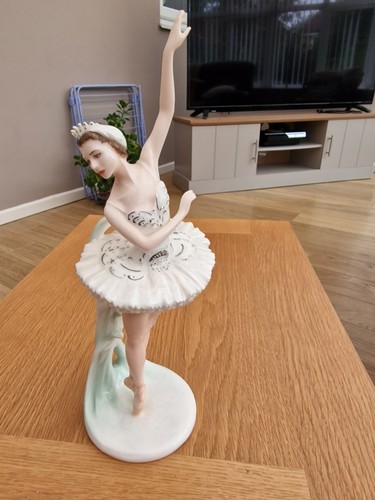 Coalport dame margot fonteyn - dame,