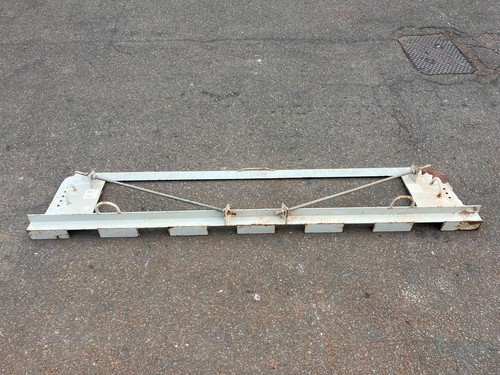 More props brick brace - no,