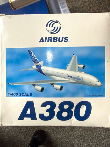 Airbus a380 400 - 1:400, scale