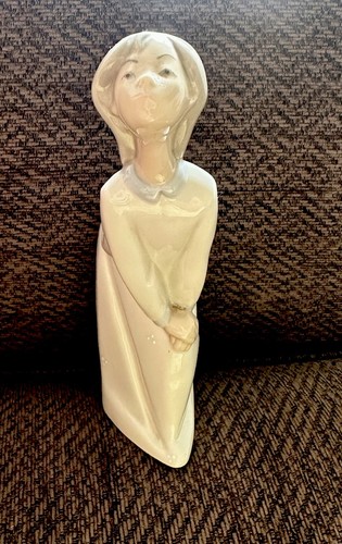 Lladro figure girl ready - lladro,