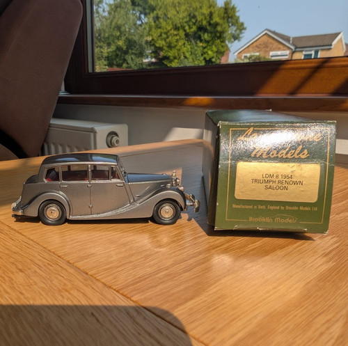 Lansdowne models triumph - lansdowne,