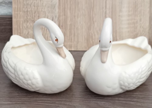 Two vintage swan - two,