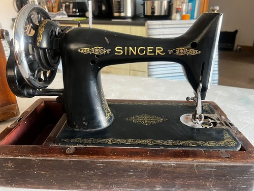 Singer hand crank - hand,