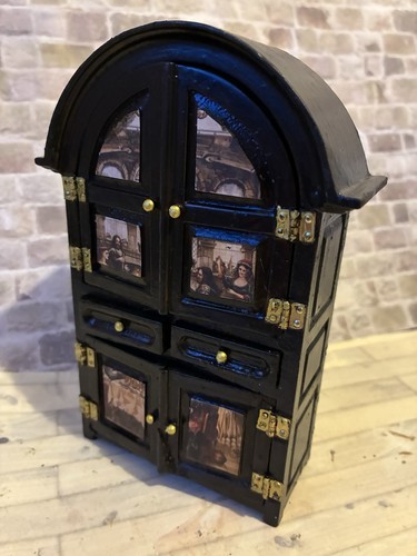 Dolls house scale - dolls,