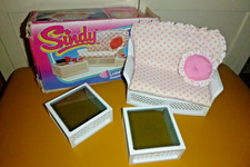 VINTAGE PEDIGREE SINDY DOLL LUXURY SETTEE BOXED 44234