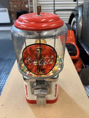 Beaver gumball vending - beaver,