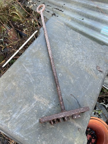 Vintage 2ft wrought iron - vintage,