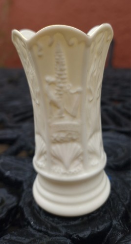 Beautiful beleek minature vase - minature,