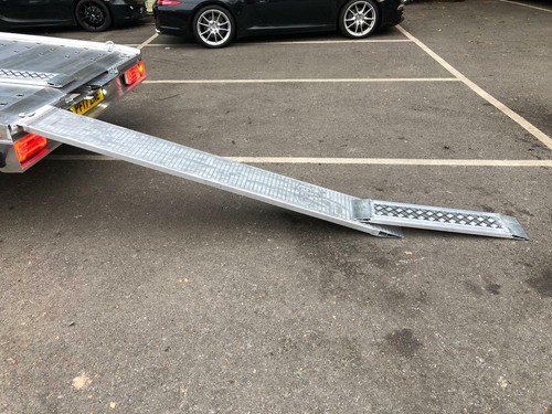 Aluminum car loading ramp