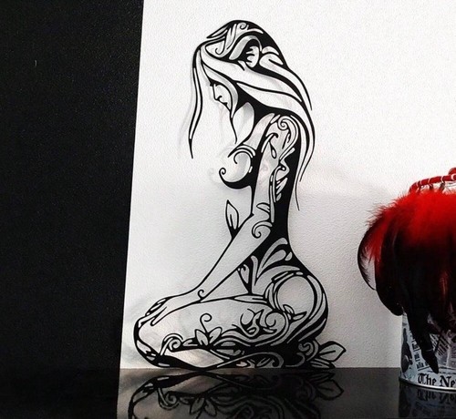 Kneeling woman black metal - woman,