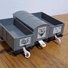 tomy trackmaster thomas the tank engine mixed troublesome trucks