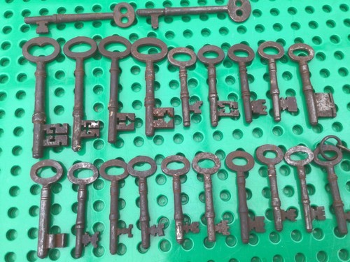 Vintage keys job lot 21 - keys,