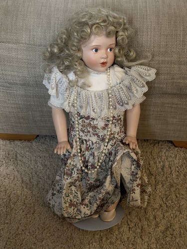 1991 vintage porcelain doll - 1991,