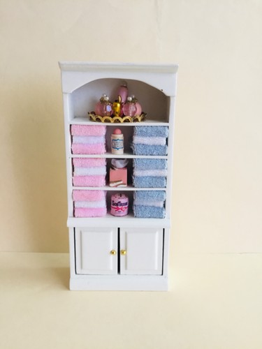 Dolls house scale - dolls,