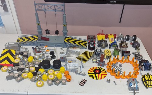 Robot wars pull back - robot, toys