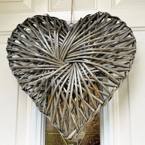 Large wicker heart wall - large,