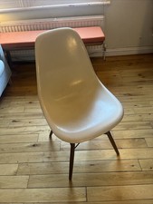 Eames DSW Dining Chair -