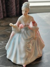 ROYAL DOULTON  Porcelain Lady