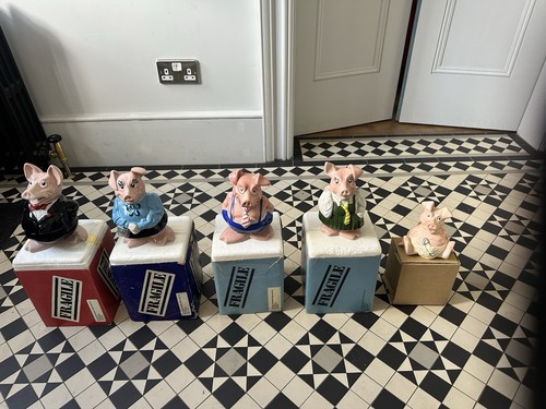Natwest pigs full - set, wade