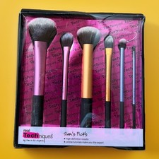 Real Techniques 6 pc Sam's Picks Makeup Brushes Powder Blush Foundation Set