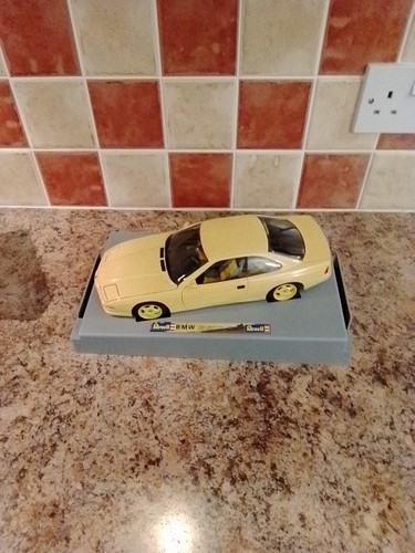 Revell bmw 850 csi scale - 1:18,