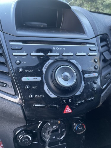 Ford fiesta mk7 - sony, radio