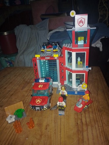 Lego city 60215 - lego, station