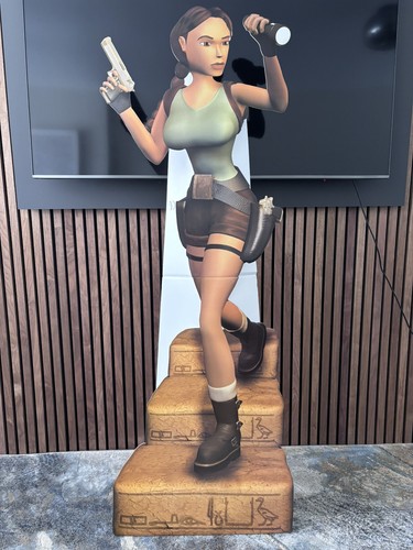 Tomb raider lara croft - tomb,