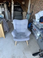 Modern Grey Button-Tufted Accent Chair – Scandinavian Style