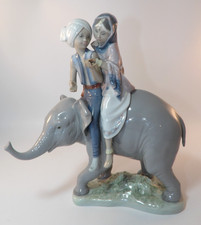 Vintage Lladro 9" Figurine