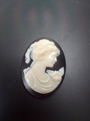 Retro cameo brooch cream - retro,