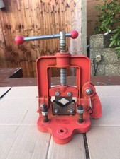 Hinged Pipe Vice Clamp 7mm - 75mm Reversible Self Locking Plumbing Pipe Tools