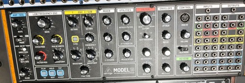 Behringer model moog - model,