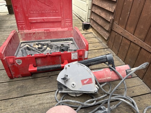 Milwaukee wce30 230v 30mm wall - milwaukee,