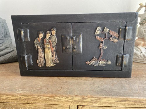 Japanese lacquered cabinet - lacquered,