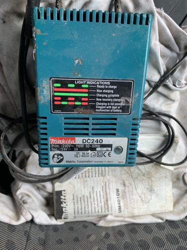 Makita um401dw battery charger - battery,