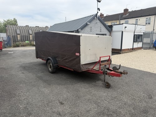 Enclosed car transporter - car,