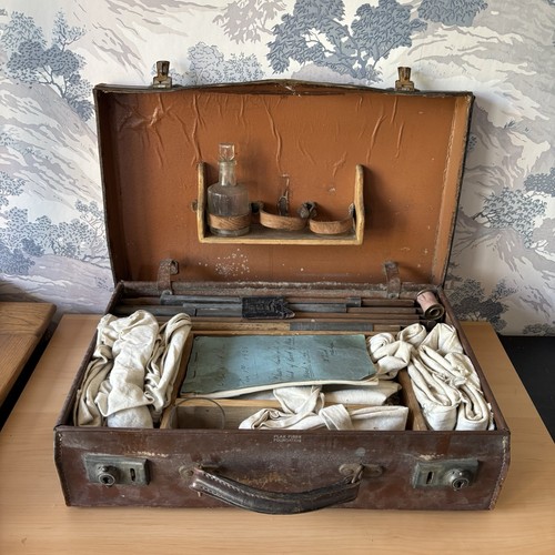 Vintage ww2 john ambulance - st,