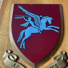VINTAGE HAND PAINTED BRITISH AIRBORNE FORCES (PARACHUTE REGIMENT) SHIELD/PLAQUE