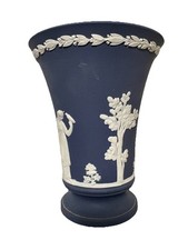 WEDGWOOD DARK BLUE JASPERWARE  FOOTED TRUMPET VASE 1975 15cm
