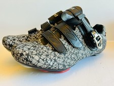 NEW SPEED CYCLE SHOES W/CLEATS SIZE 44 (9/9.5 MENS) RACING ROAD MOUNTAIN BIKE