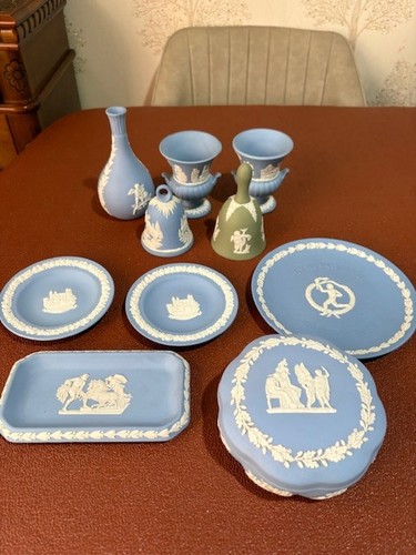 Wedgwood blue jasperware - blue,