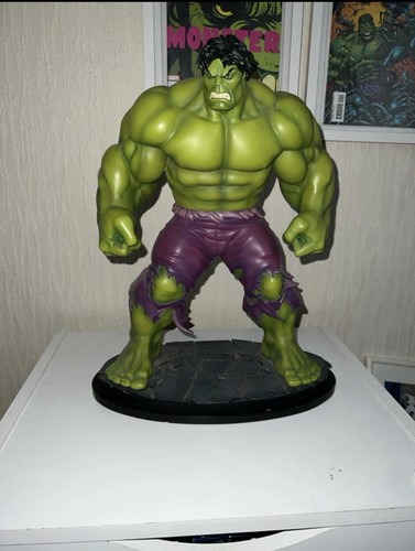 Bowen incredible hulk - incredible, statue