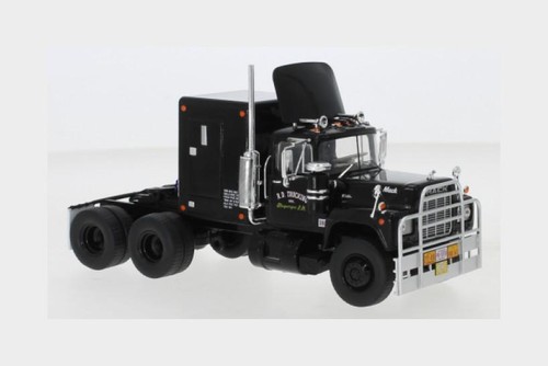 Ixo mack series tractor - 1:43,
