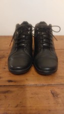 CLARKS K MERRY MAKER NATURAL SOFT BLACK  LEATHER FLEECE LINED LADYS BOOTS SZ 4.5